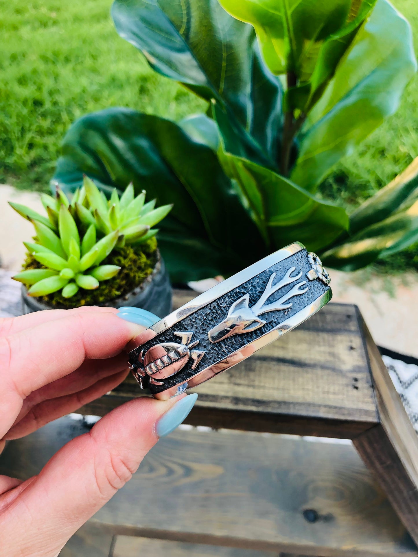 Sterling Navajo Storyteller Detail Animal Cuff