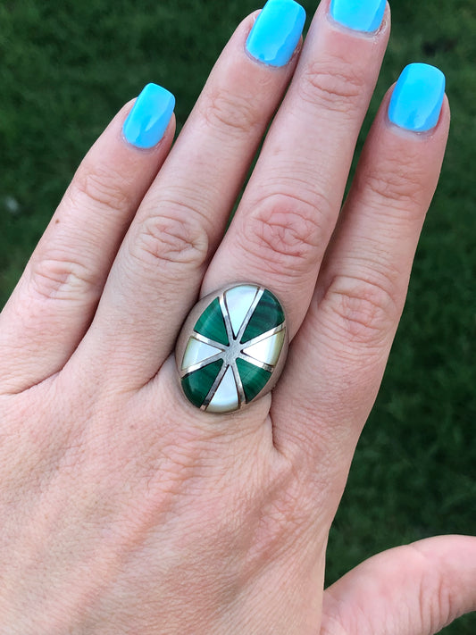 Old Pawn Vintage Sterling Silver Malachite and Mother of Pearl Inlay Ring