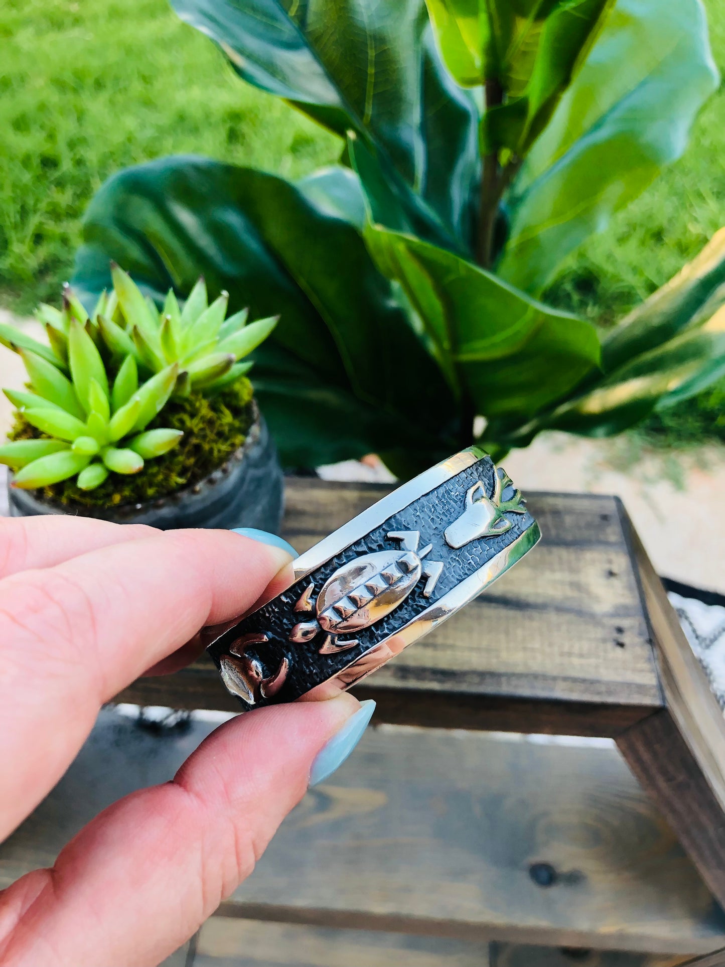 Sterling Navajo Storyteller Detail Animal Cuff