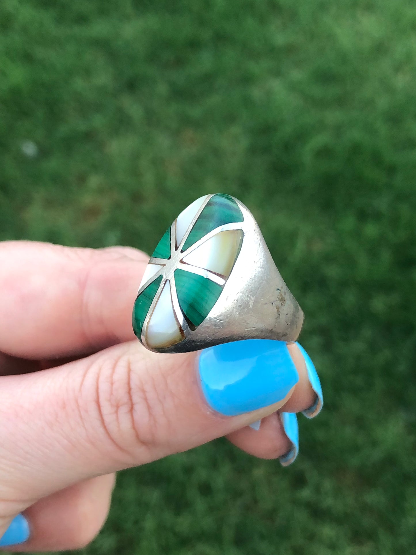 Old Pawn Vintage Sterling Silver Malachite and Mother of Pearl Inlay Ring