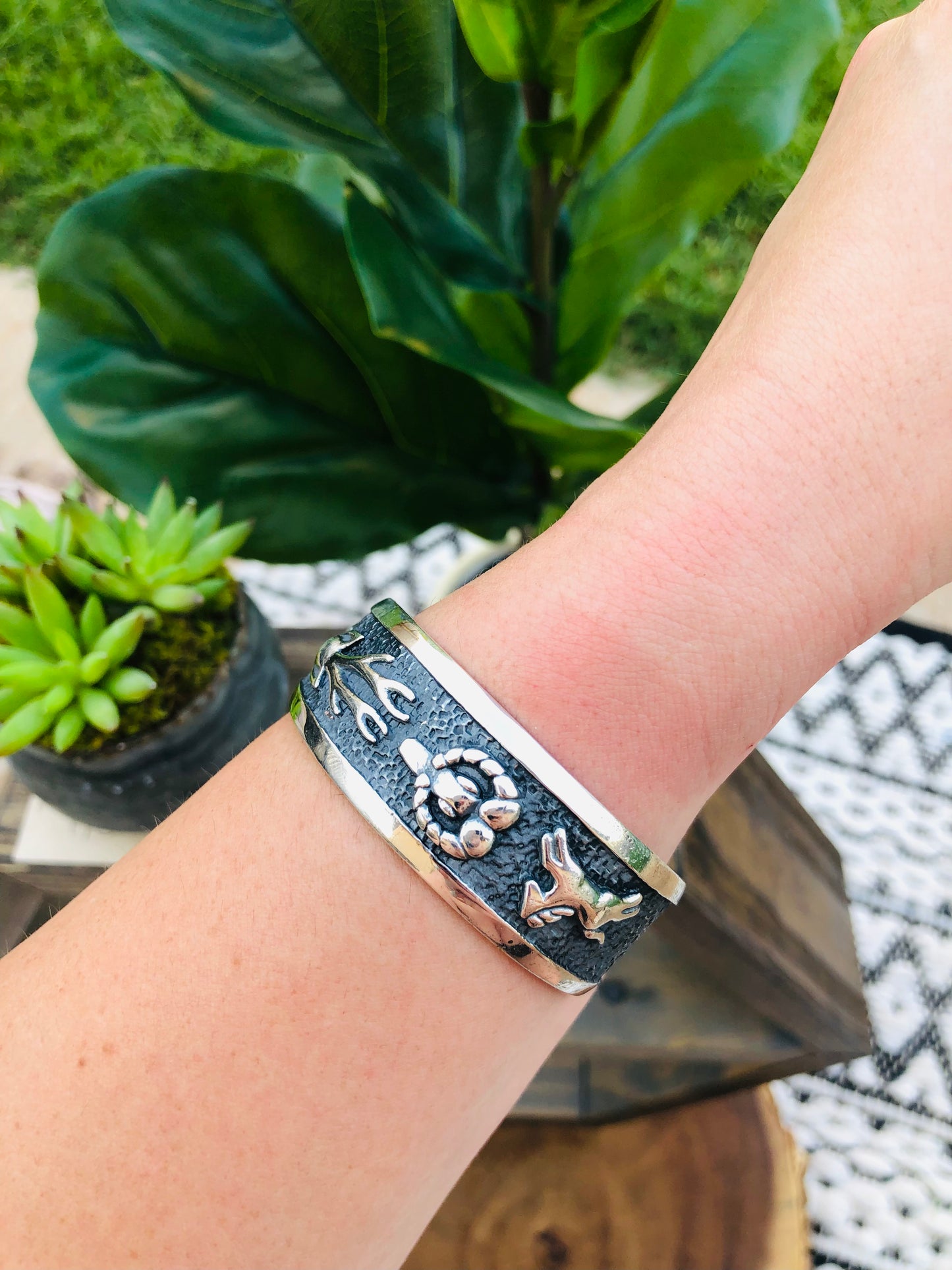 Sterling Navajo Storyteller Detail Animal Cuff