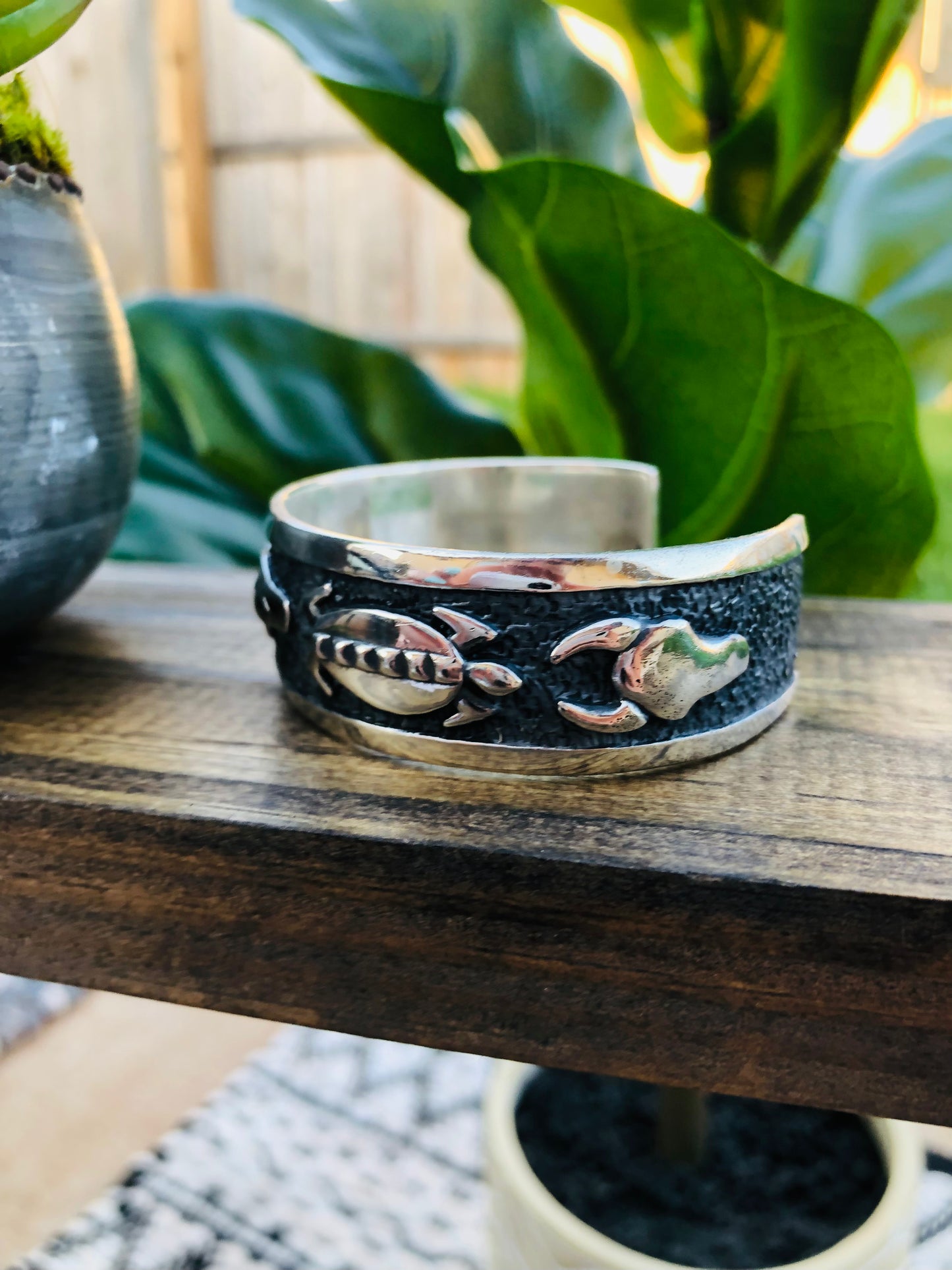 Sterling Navajo Storyteller Detail Animal Cuff